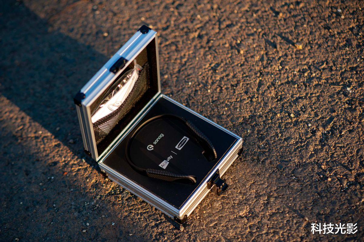 耳機|Sanag塞那氣傳導耳機體驗評測：用碳纖材質和鋁合金包裝打造