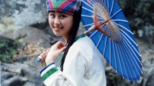 余小雪|曾红极一时, 隐退皈依佛门后却周游世界享受时光, 今素颜依然美丽