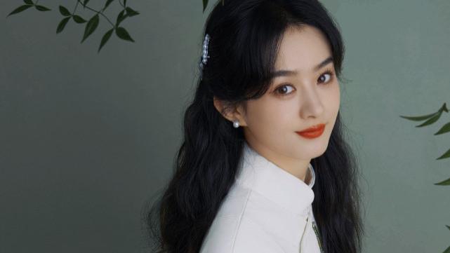 赵丽颖|赵丽颖晒照甜美似少女，身材窈窕惹人羡，将展示歌喉受期待