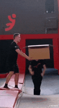 八神庵|“为什么八神庵腿上要绑绳子呢?”