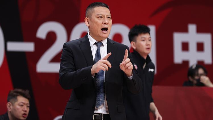 |悬念揭晓，又一位CBA主帅下课，免死金牌破裂，八一名宿取代他