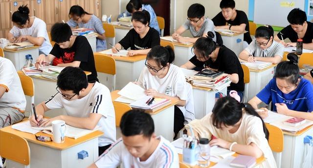 离谱!高考物理仅17.5分。申请复核,再申请笔迹鉴定,他如愿了吗