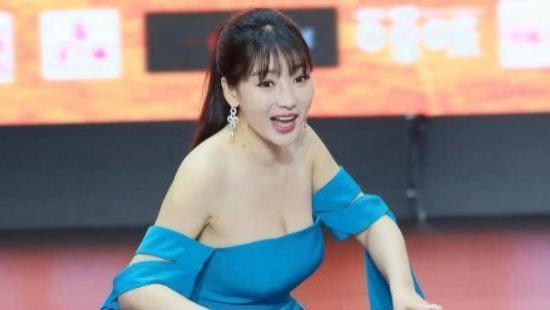 柳岩|柳岩为什么40岁还单身，看到她深蹲后，网友：我也不敢娶啊