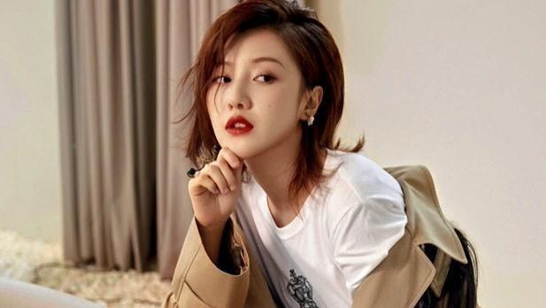 王鹤润|拍戏时她嫌井水脏，剧组只好用140桶矿泉水换水