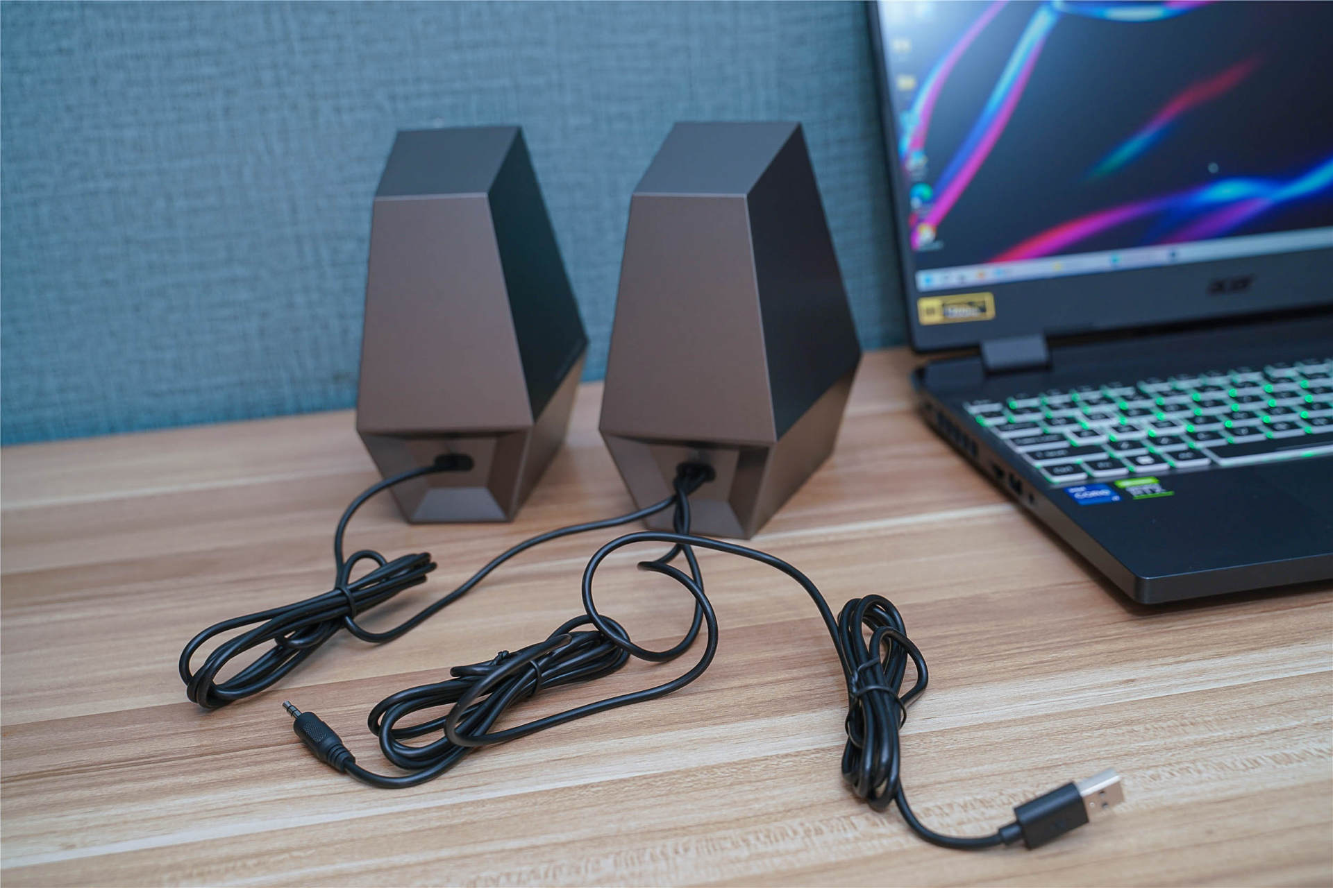 漫步者|仅179元诚意十足，三模连接+三种音效+RGB灯效，漫步者G1500评测