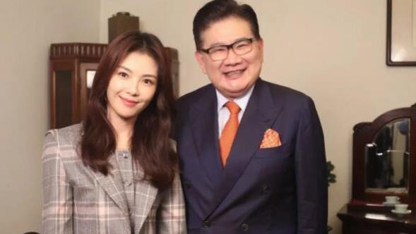 许凯|东方卫视一哥曹可凡真讲究！在北京饭店理发，造型师极其负责