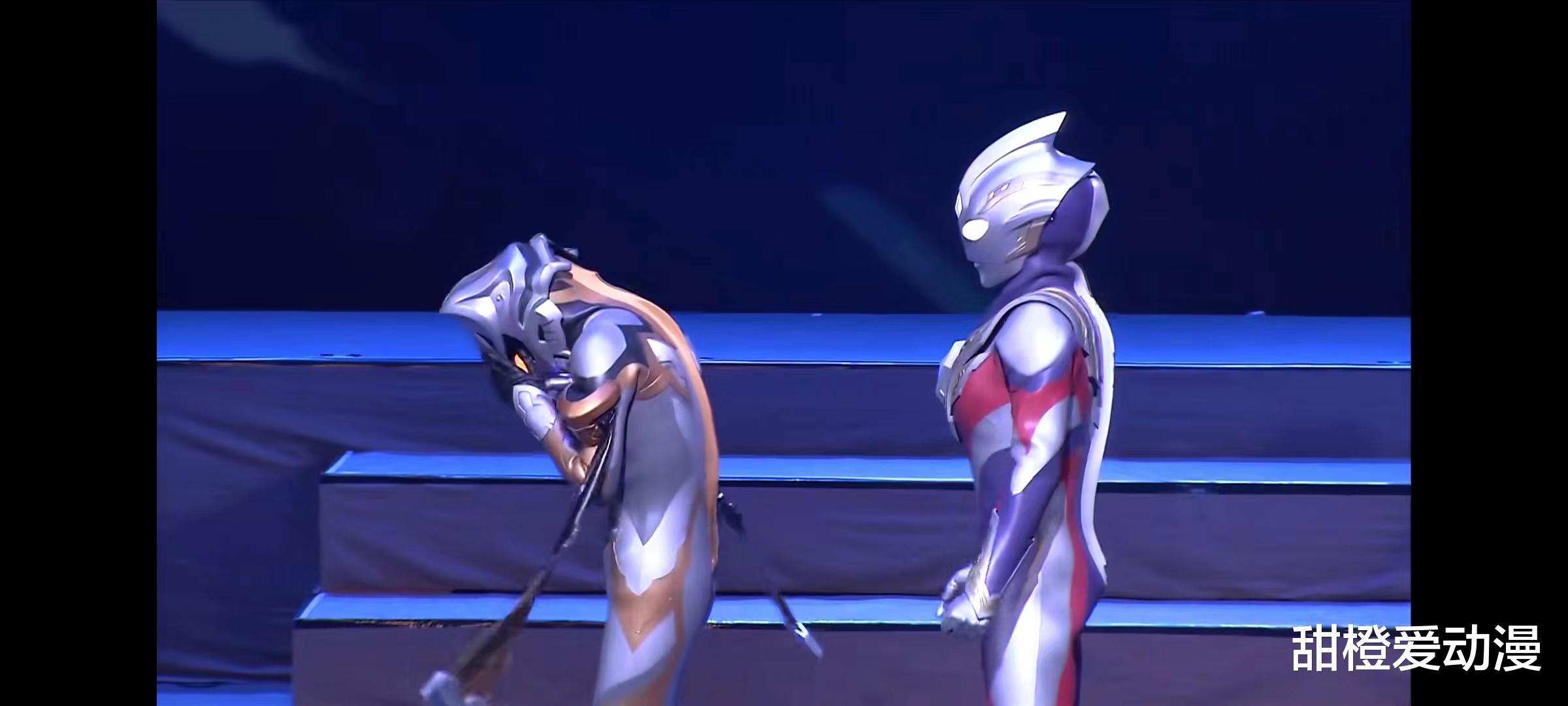 舞台剧|特利迦舞台剧：加坦是真惨，被揍还要吃狗粮，希特拉姆依旧那么屑