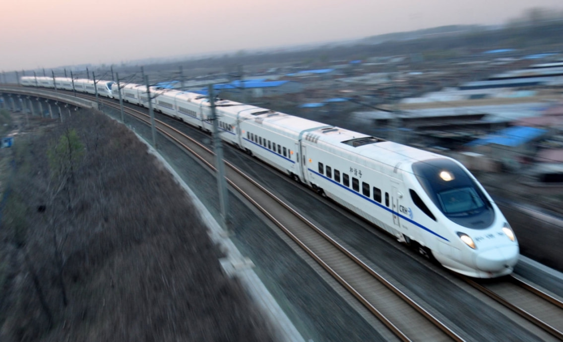 如今高铁已经成为中国基建一张新