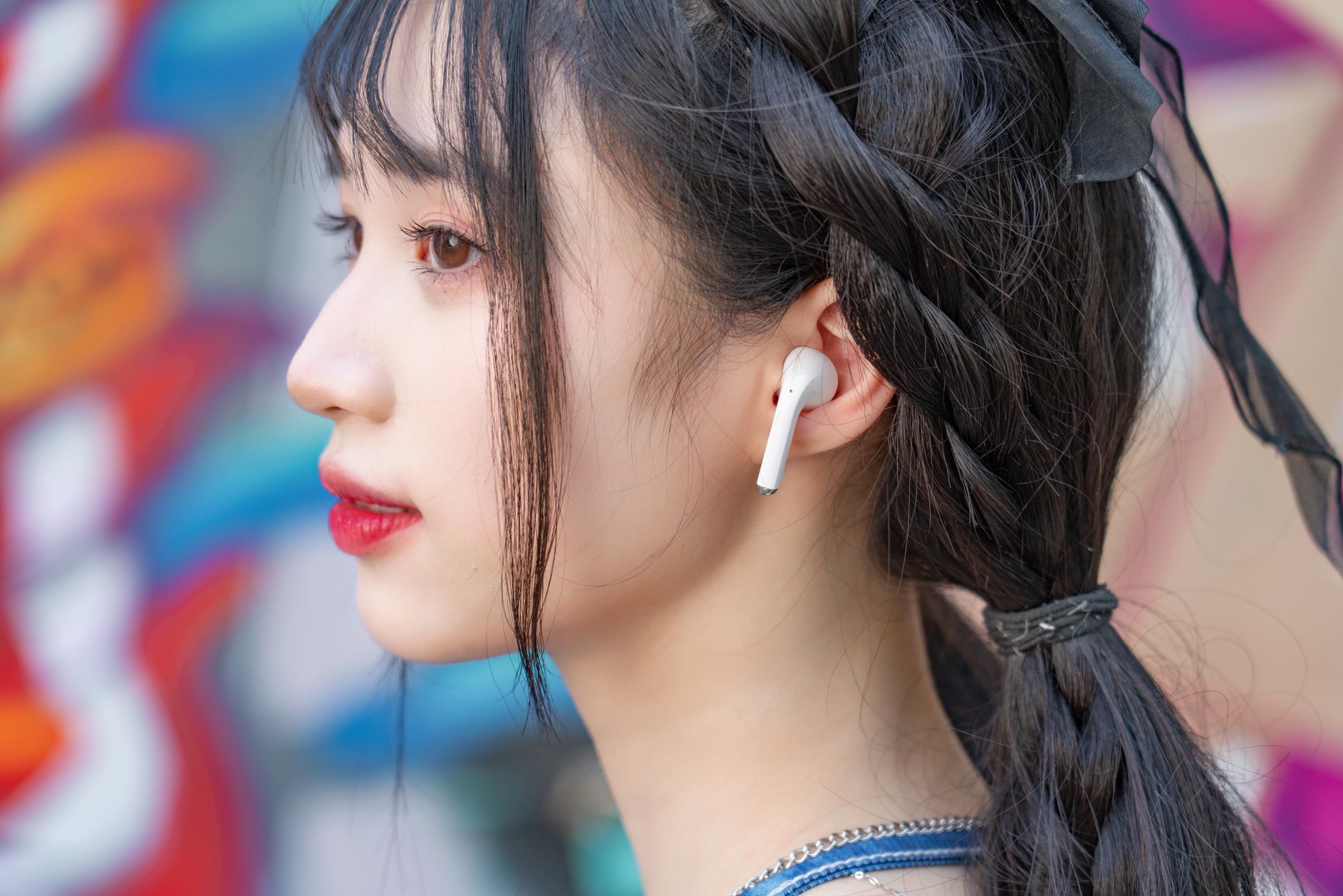 |想买一个200-300元左右的蓝牙耳机，有什么推荐?