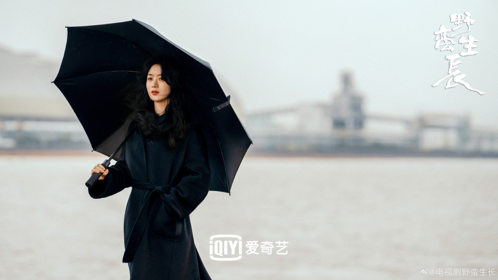 赵丽颖|赵丽颖《野蛮生长》杀青，海报中赵丽颖飒美，剧中人物时代感强