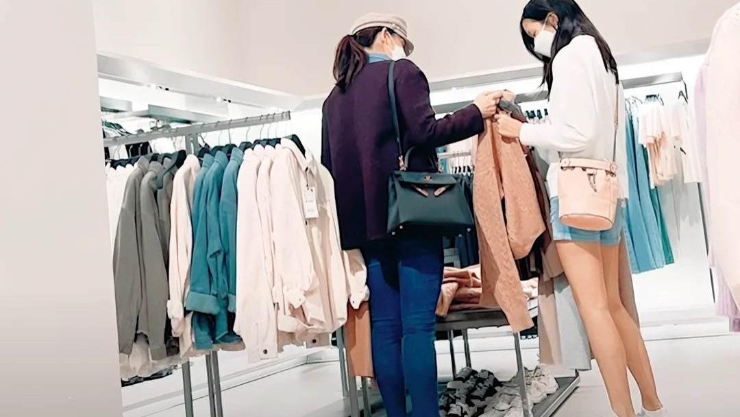 吴美珩|TVB离巢花旦罕见亮相！为女儿买平价衣物，嫁豪门做百亿阔太多年