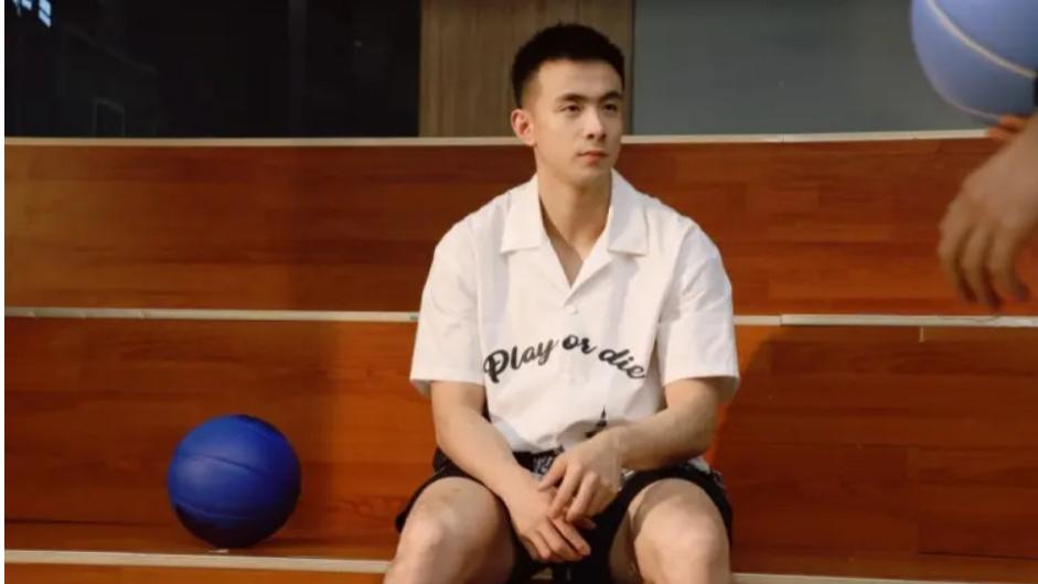 辽宁男篮|辽宁队第二巨头财富曝光，百万豪车+超级豪宅，娇妻演员相伴！