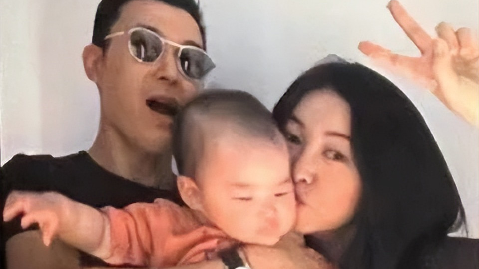 朱珠|名媛媛朱珠高调晒全家福！女儿穿卫衣肉嘟嘟超可爱，帅老公man爆