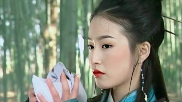 何美钿|“冷门美人”排行榜：何美钿惊艳时光，不悔妹妹换个造型美出天际