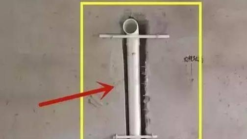 头次见有钱人这样设计电视墙，墙内埋根PVC水管，真的太实用了