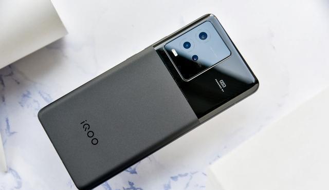 iqoo10|iQOO10对比努比亚Z40SPro:价格相差不多,优缺点很明显