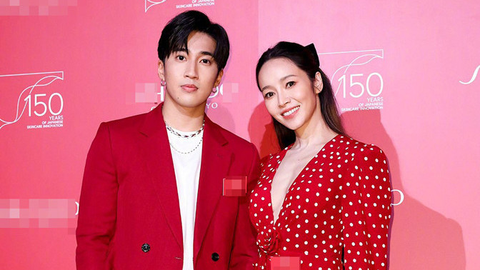 侯佩岑|侯佩岑瘦太狠！穿V领波点裙撑不起目测80斤，发际线后移大脑门抢镜