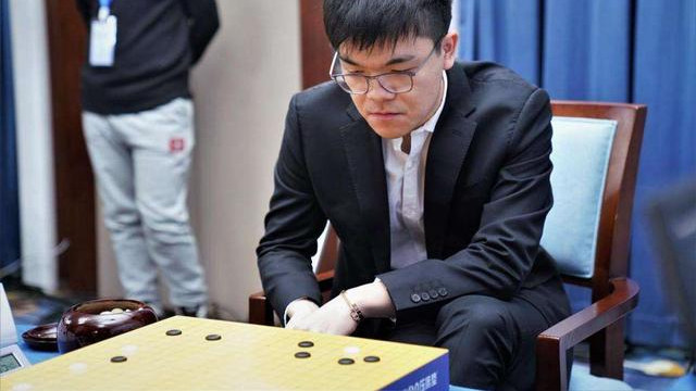 柯洁|春兰杯，柯洁苦苦激战，可就是一路被碾压！何谈赢棋呢？