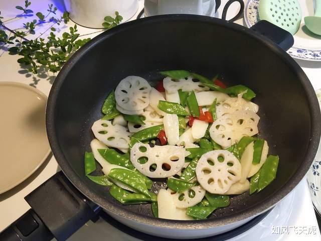 扫地机器人|每天省出1.8小时闲暇时间,提高幸福感的智能电器你拥有了吗?