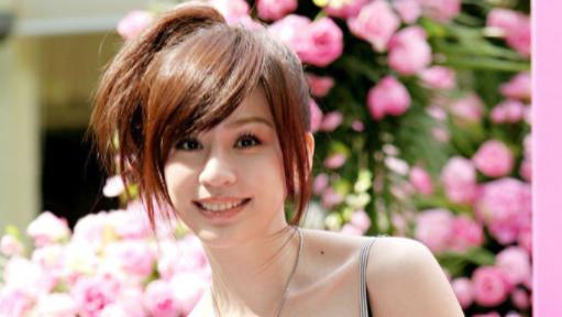 王心凌|“甜妹”女星人到中年: 割子宫、走美艳风，有人脸成“发面馒头”