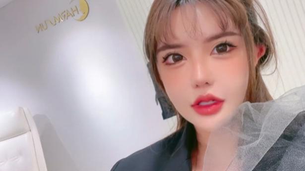 韩安冉|韩安冉晒带娃日常，3岁恩善吃饭要保姆喂，开滤镜遮不住原生长相