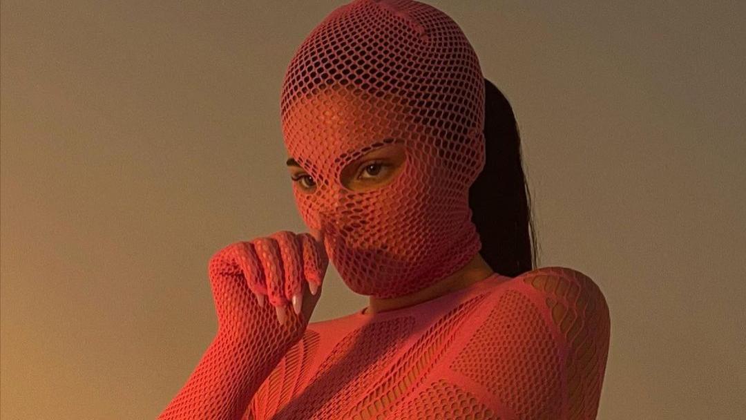 凯莉·詹娜|凯莉·詹娜版“蜘蛛侠”闪亮登场！造型新奇，网友：这鞋卖吗？