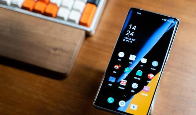 电池|买手机预算2000元?这三款产品可以“无脑”入,发烧友用过都说好