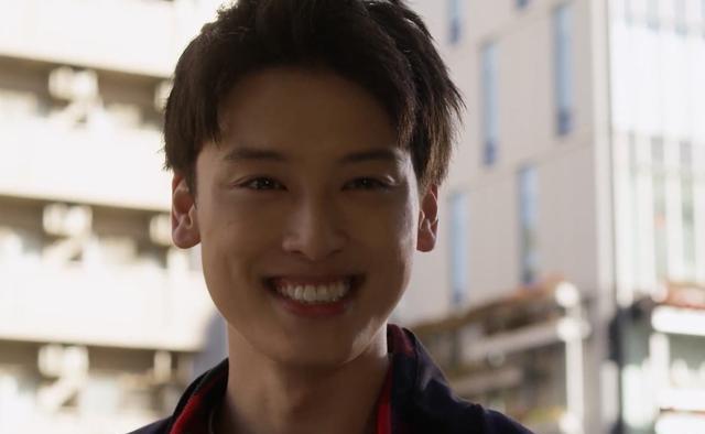 直男|戴卡：明日见奏大直男行为非常可爱，如此离谱的情商已成世界名梗