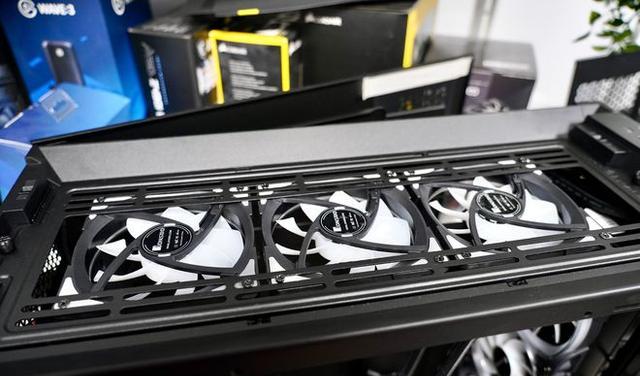 机箱|比服务器还大!海盗船7000D全塔机箱RGB装机实战