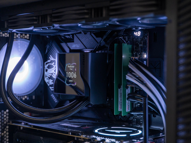 三星|打响高频D5普及第一枪,699元16G的金百达DDR5内存到底有多能超