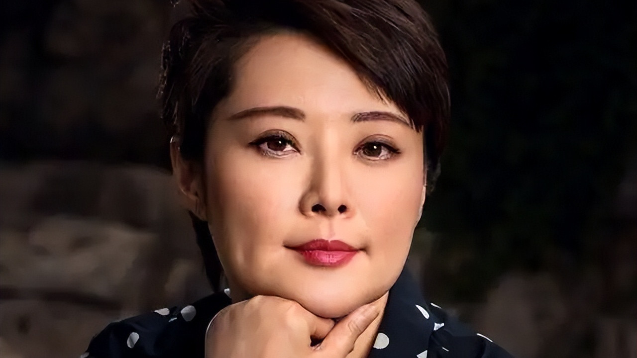 袁立|袁立又惹争议！疑小号力挺张小泉经理，吐槽中国刀法破坏食品纹路