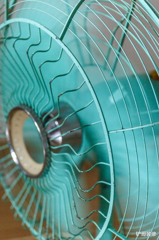 空调|为什么电风扇吹热风?教你小妙招,比吹空调还凉爽,省电又干净