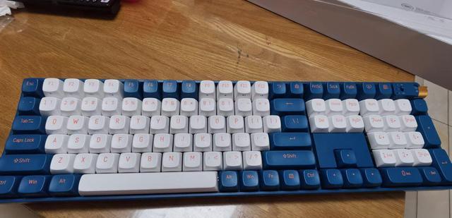 iOS|御斧R108三模机械键盘,TTC二代金粉轴,送给码字的男友礼物