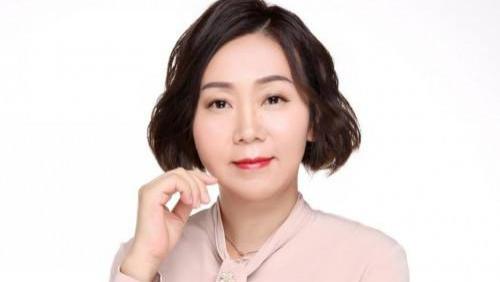 创业|女子卖4套房创业负债1亿，直播卖课程想当罗永浩？合伙人：恶有恶报