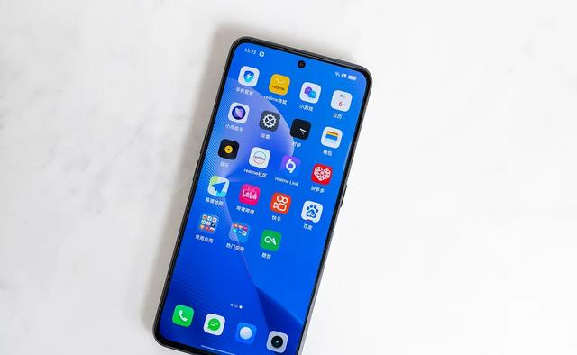realme|性价比确实高,150W超级快充、双芯加持,256G版本仅2599元