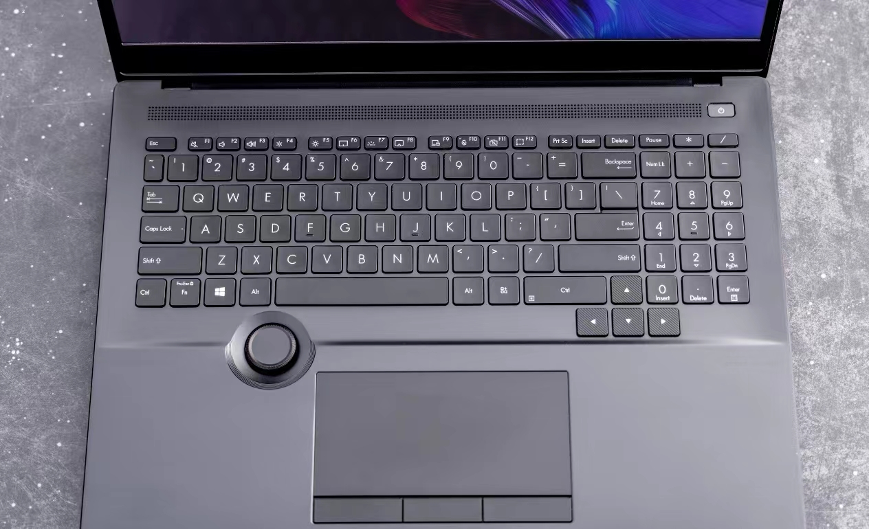 |创作生产力笔记本，这届MacBook“挤牙膏”，华硕创16或许更适合