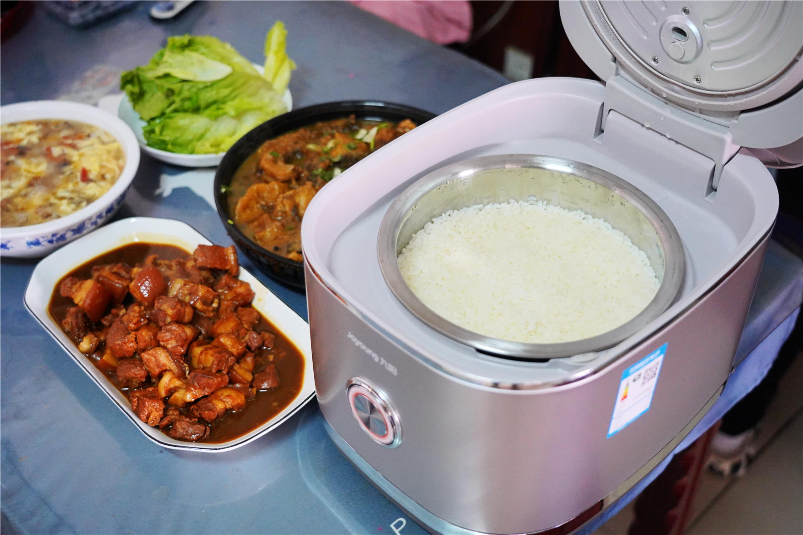 米饭|九阳黑科技电饭煲上市,0涂层,不粘锅,让你爱不释手。