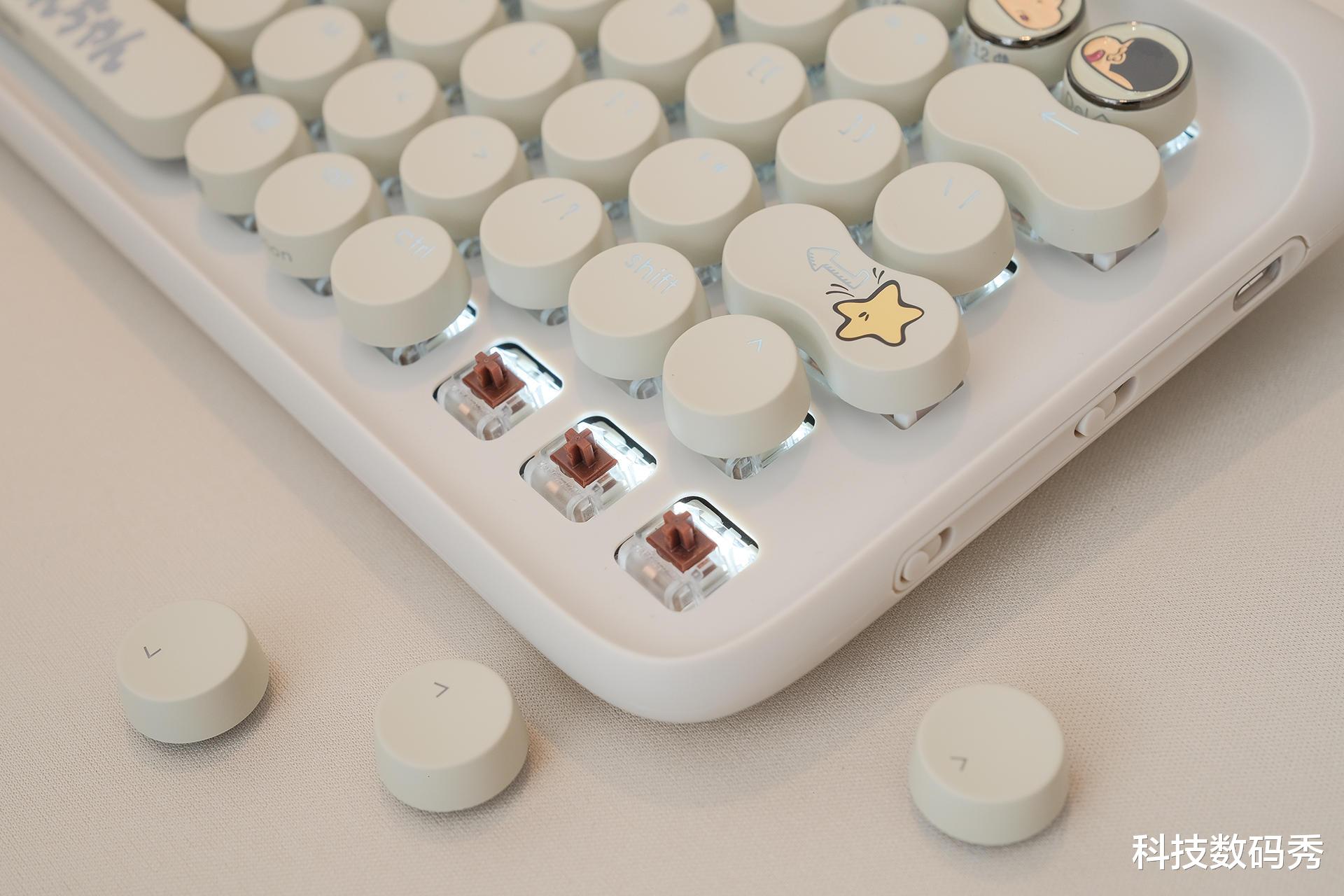 流媒体|洛斐这这这，这不是抢钱吗咱就说？洛斐蜡笔小新款机械键盘它来啦