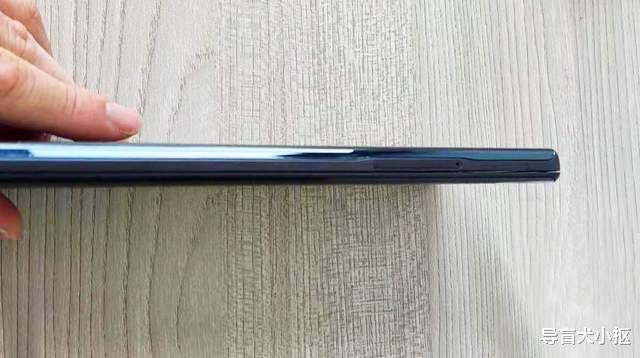 LG|横屏竖屏同时用，这款LG旋转手机，双屏展开玩出更多花样