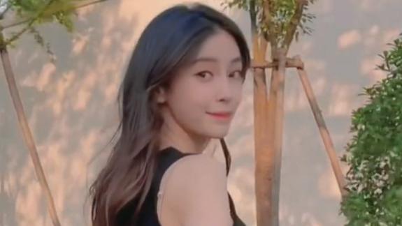 Angelababy|Baby化身滑板女孩，穿露腰装大秀身材，录《跑男》受伤缠绷带比心