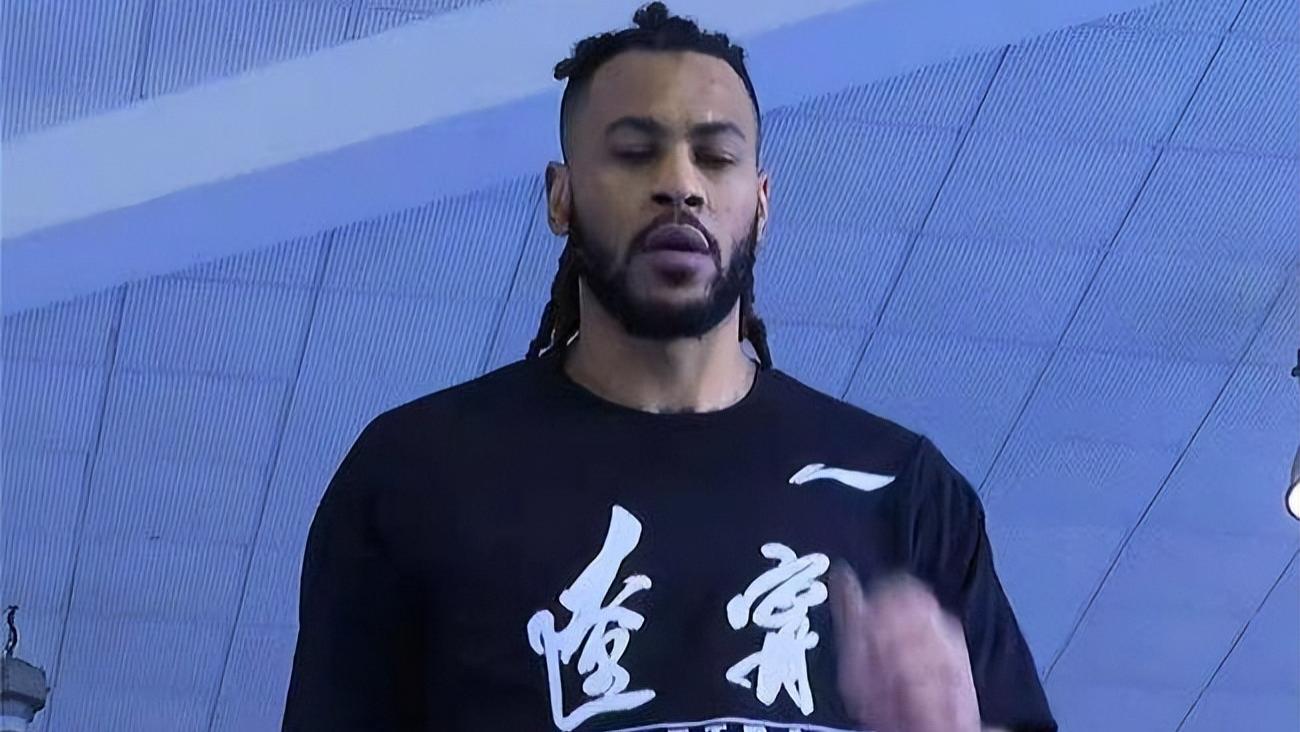 辽宁男篮|还会续约吗？辽宁夺冠功臣已经离队，飞美国前发文告别球迷！