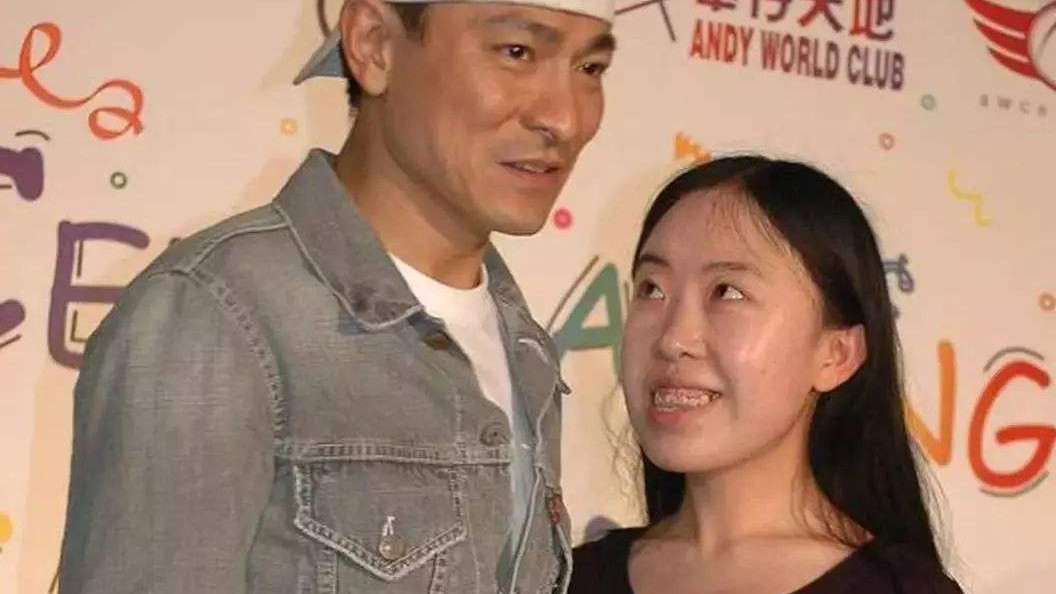 杨丽娟|杨丽娟：为追刘德华倾家荡产，迫使父亲跳海自杀，如今她后悔吗？