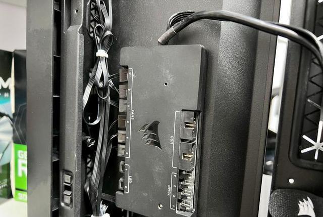 机箱|比服务器还大!海盗船7000D全塔机箱RGB装机实战