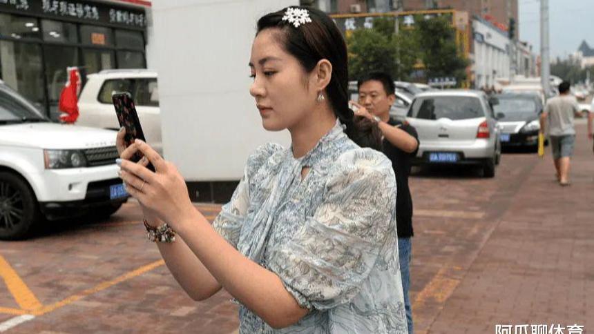 毕畅|毕畅宣布退出本山传媒，直言不惧巨额违约赔偿