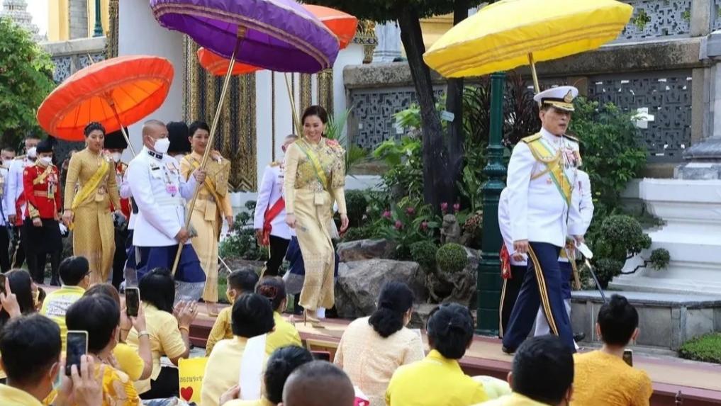 古力娜扎|泰王迎来70岁！帕查拉与思蕊梵盛装出席，提帮功缺席海外四子沉默