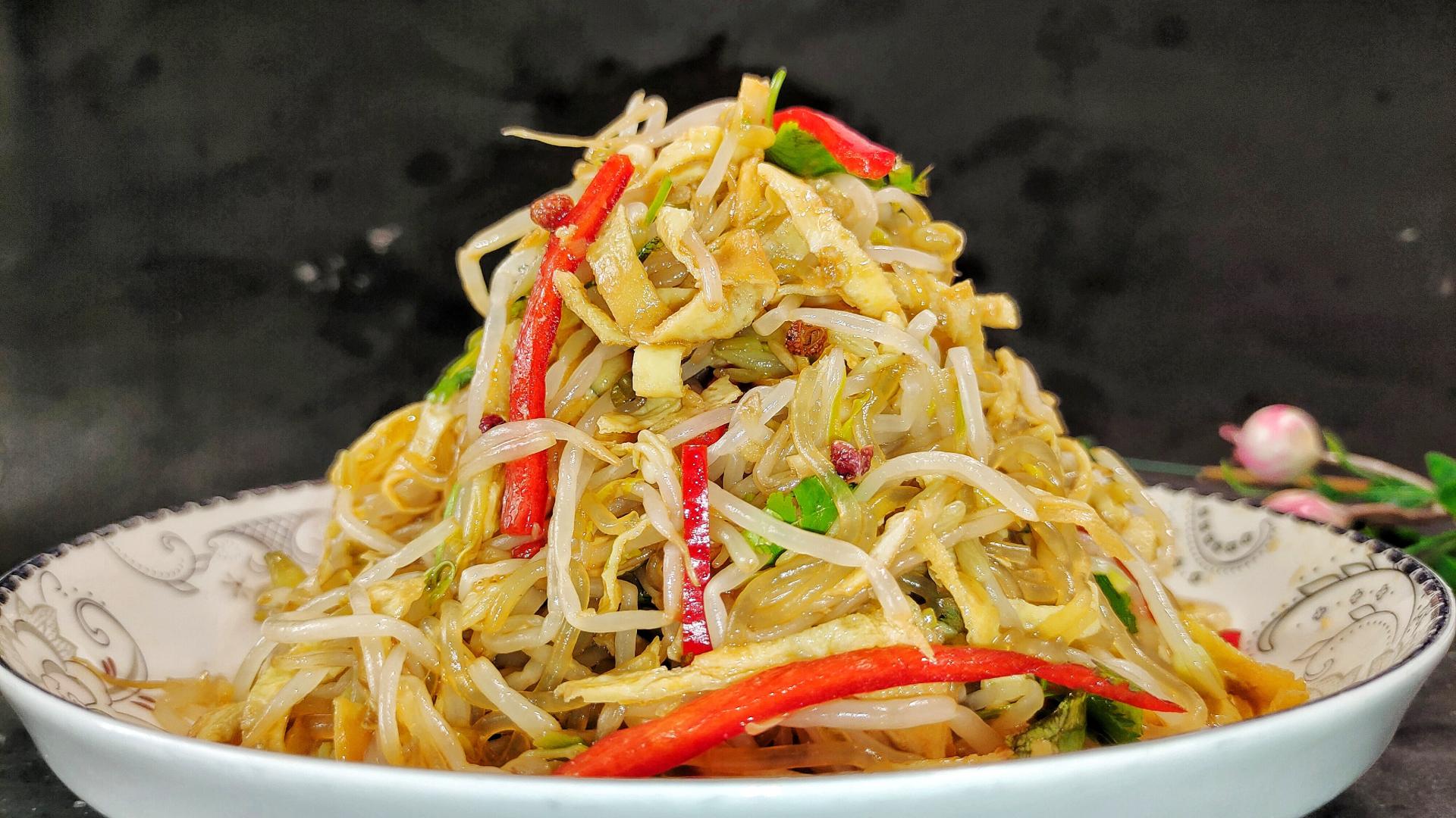 鸡蛋|超简单，还便宜！3分钟教你“炝拌绿豆芽”，2块钱做一大盘，好吃又营养