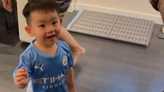 梁靖琪|前TVB女艺人梁靖琪晒小儿子首次回家场景：大儿子很兴奋想抱弟弟