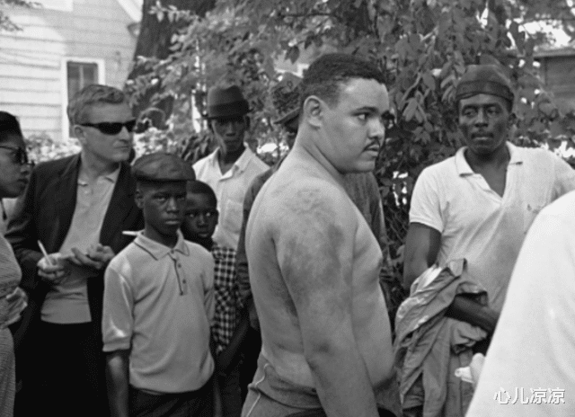 苏联|勾搭苏联漂亮女孩，白拿高额补助：黑人留学生在苏联为何这么狂？