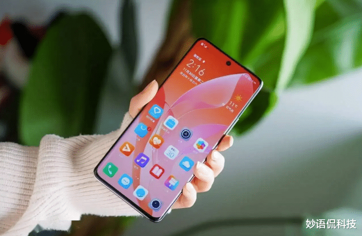 荣耀|荣耀70系列正在量产，支持12+512G，上一代“颜值机”坐不住了