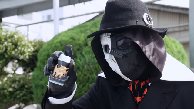 |假面骑士Revice：老狩崎下手真狠，给儿子移植自己的恶魔实属无奈